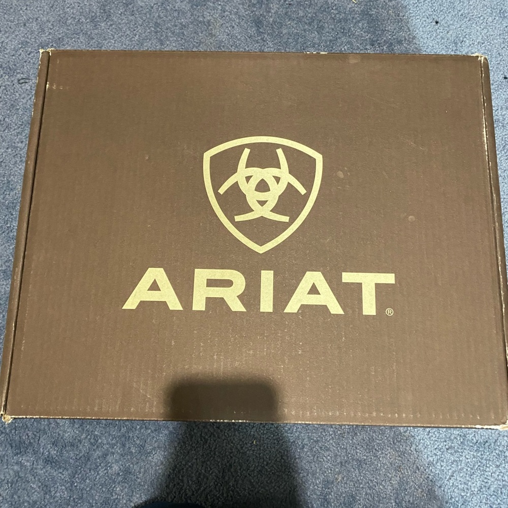 *BNWOT* Ariat cowboy boots